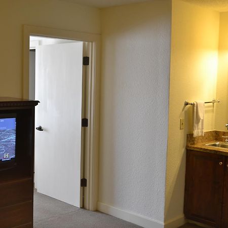 Jameson Inn & Suites Bowling Green Buitenkant foto